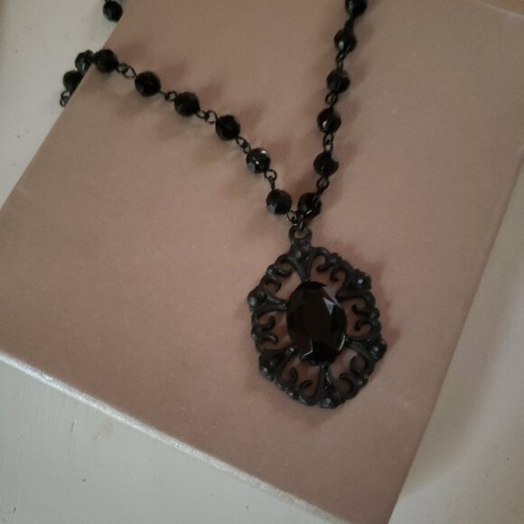 Victorian or Gothic inspired black Necklace. - Picture 1 of 3